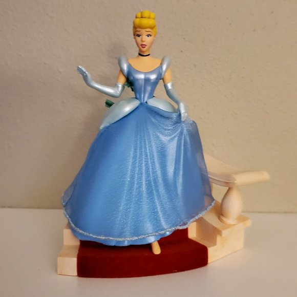Hallmark Disney Cinderella 2007 Ornament - Picture 2 of 9